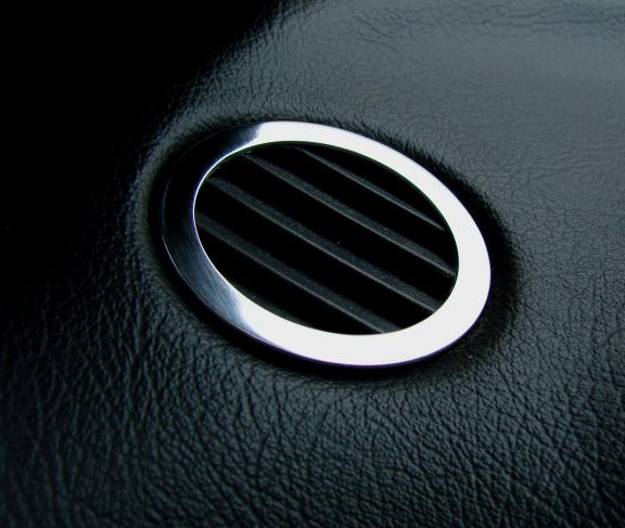 Defroster nozzles, 2 complete, with decorative rings