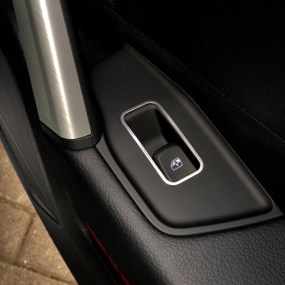 Q2013 :: 4 decorative trim window regulator