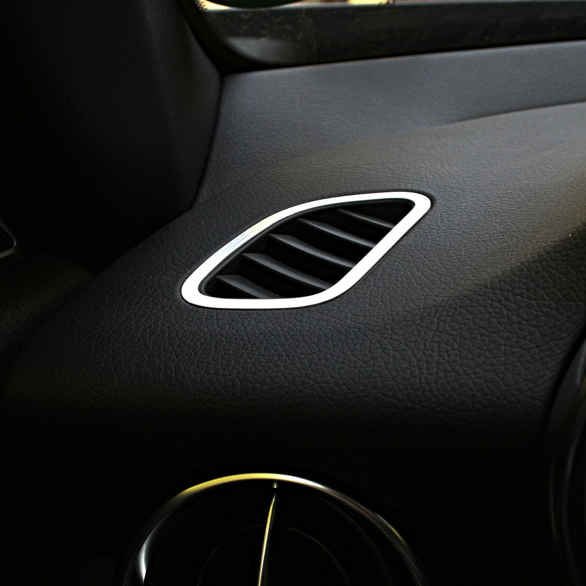 R172-003 :: Zierrahmen Defroster 2st.