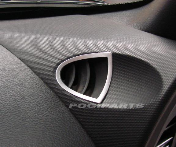 2 decorative defroster vents