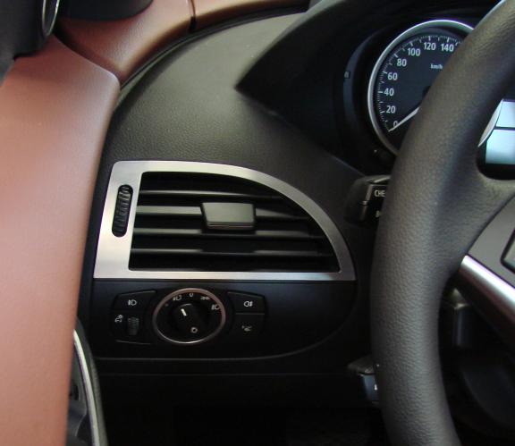 Decorative trim for right and left air vents