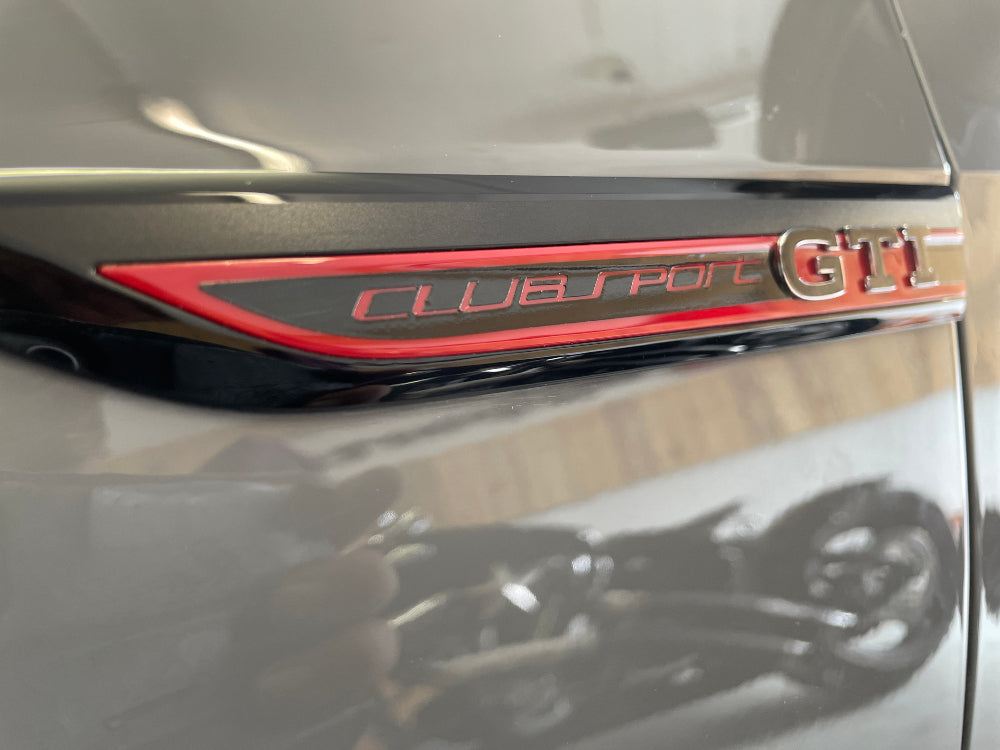 15. Sticker with Clubsport lettering for fender