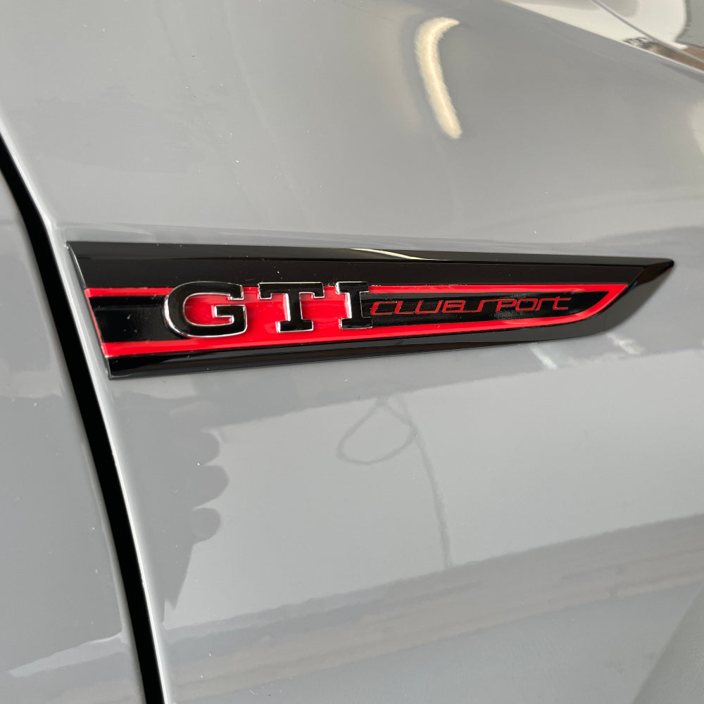 15. Sticker with Clubsport lettering for fender