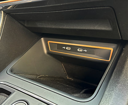 21c. Zierrahmen USB vorne