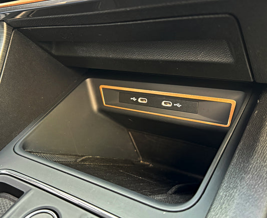 21c. Zierrahmen USB vorne