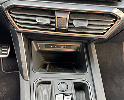 21c. Zierrahmen USB vorne