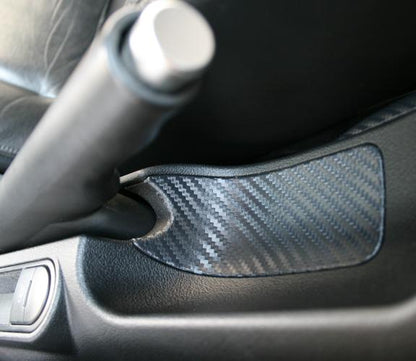 Carbon-look coating under the handbrake