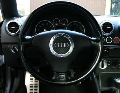Carbon-look coating for the steering wheel