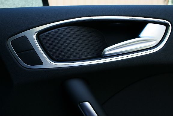 2 Aluminium Zierrahmen für Türöffner vorne