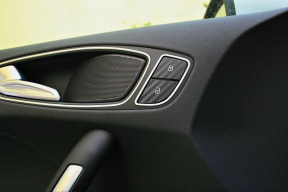 2 Aluminium Zierrahmen für Türknöpfe vorne