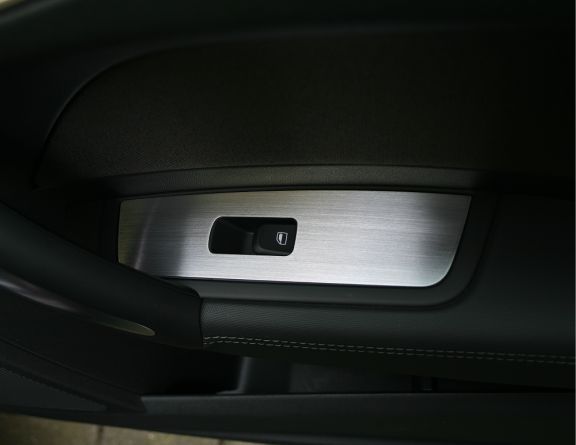 2 Aluminium Zierrahmen für Fensterheber vorne (sportsback)