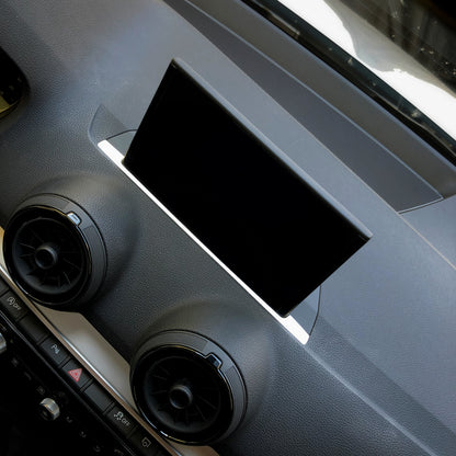 Q2052 :: 1 decorative trim piece in front of the display (small navigation system)