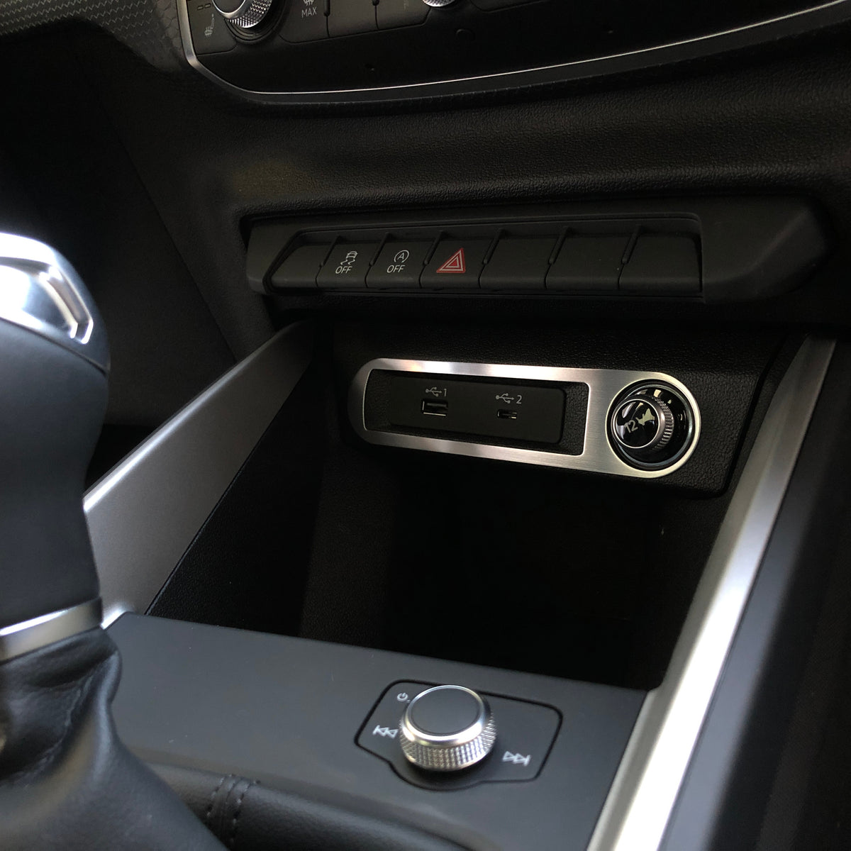A119-007 Aluminium Zierrahmen am Zigarettenanzünder