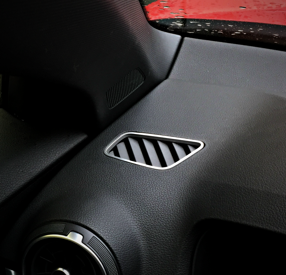 Q2005 :: 2 Defroster Trim Pieces