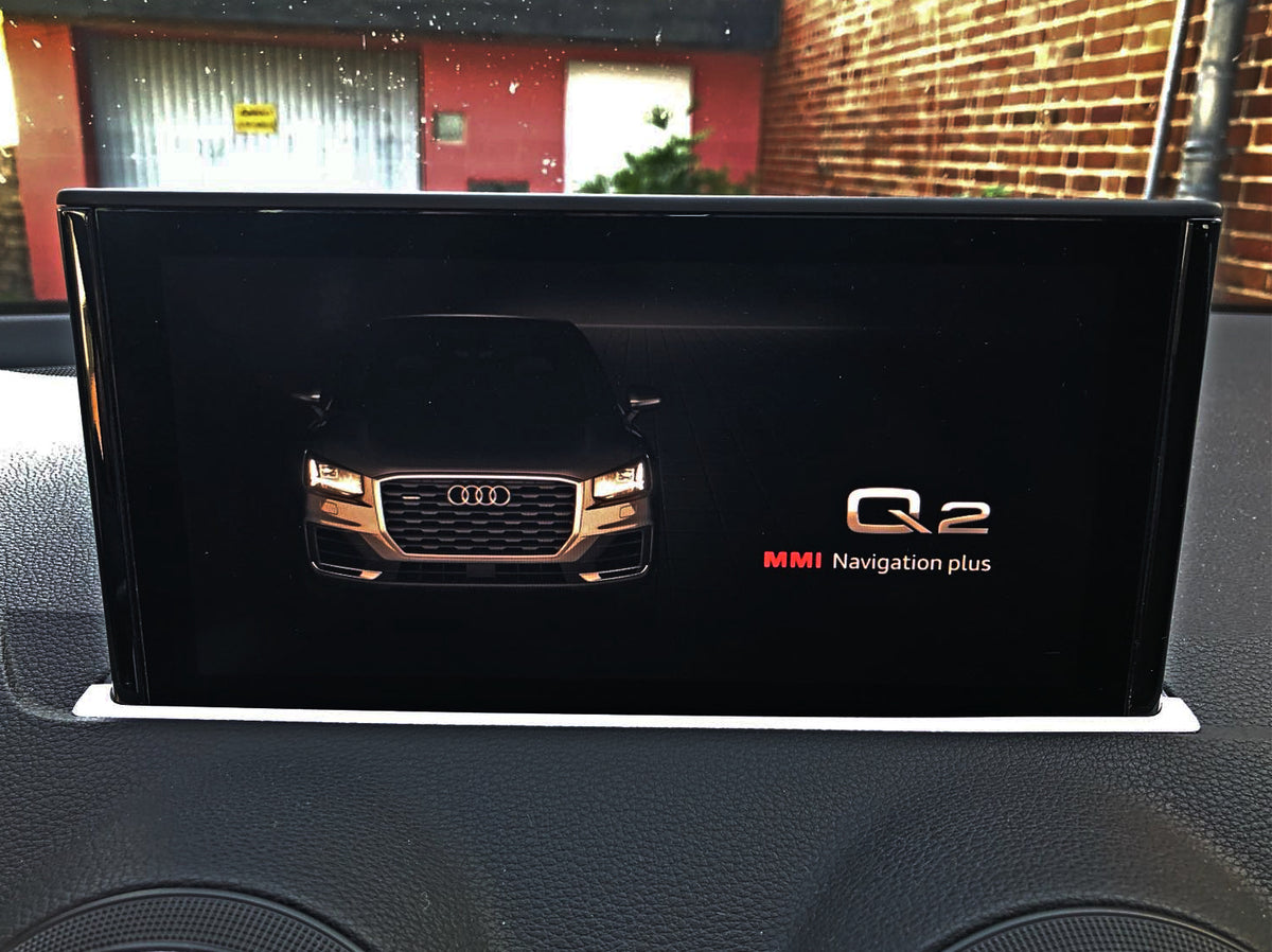 Q2053 :: 1 Zierblende vor dem Display groß MMI Plus