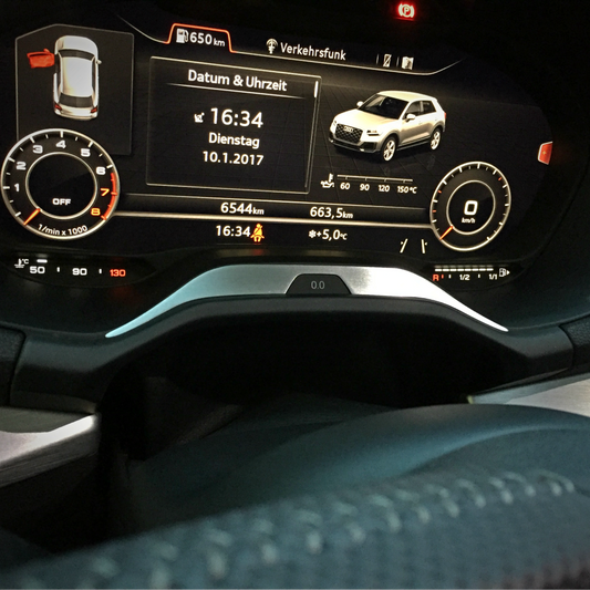 Q2025 :: 1 Zierrahmen unter dem Tacho Virtual