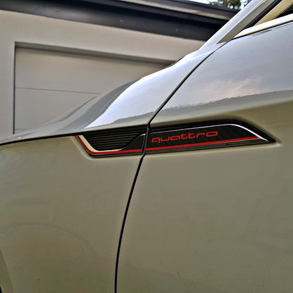 Dekor Kotflügel rot mit Logo / Carbon