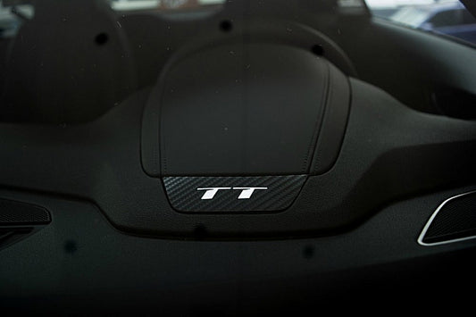 1 Zierblende an der Tachokuppel mit carbonlook  TT logo